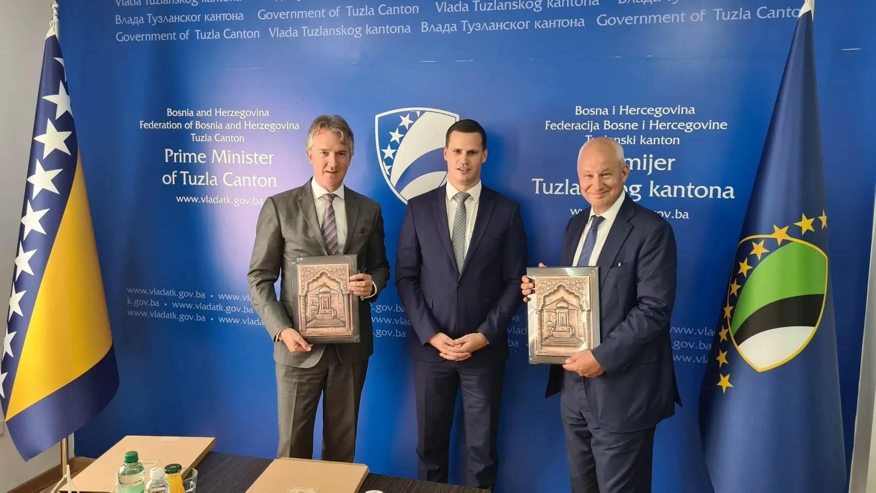 Ambasador Velike Britanije sa saradnicima posjetio premijera Halilagića